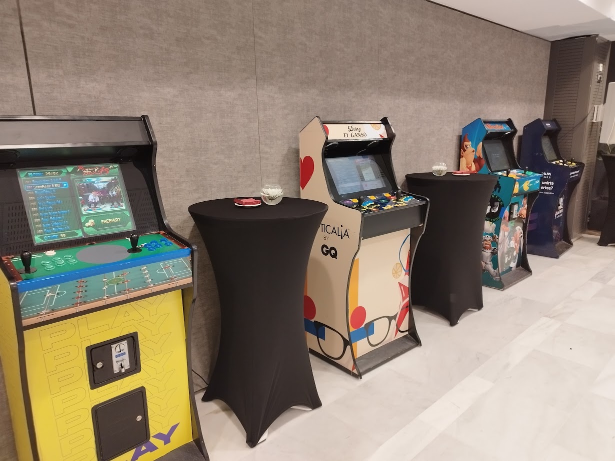 alquielr y eventos temartizados de maquinas arcade apra empresas en en madrid, barcelona, valaldolid, zaragoza, valencia, malaga sevilla