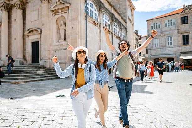 las mejores rutas culturales para empresa en madrid malaga sevilla barcelona valencia alicante zaragoza santiago bilbao